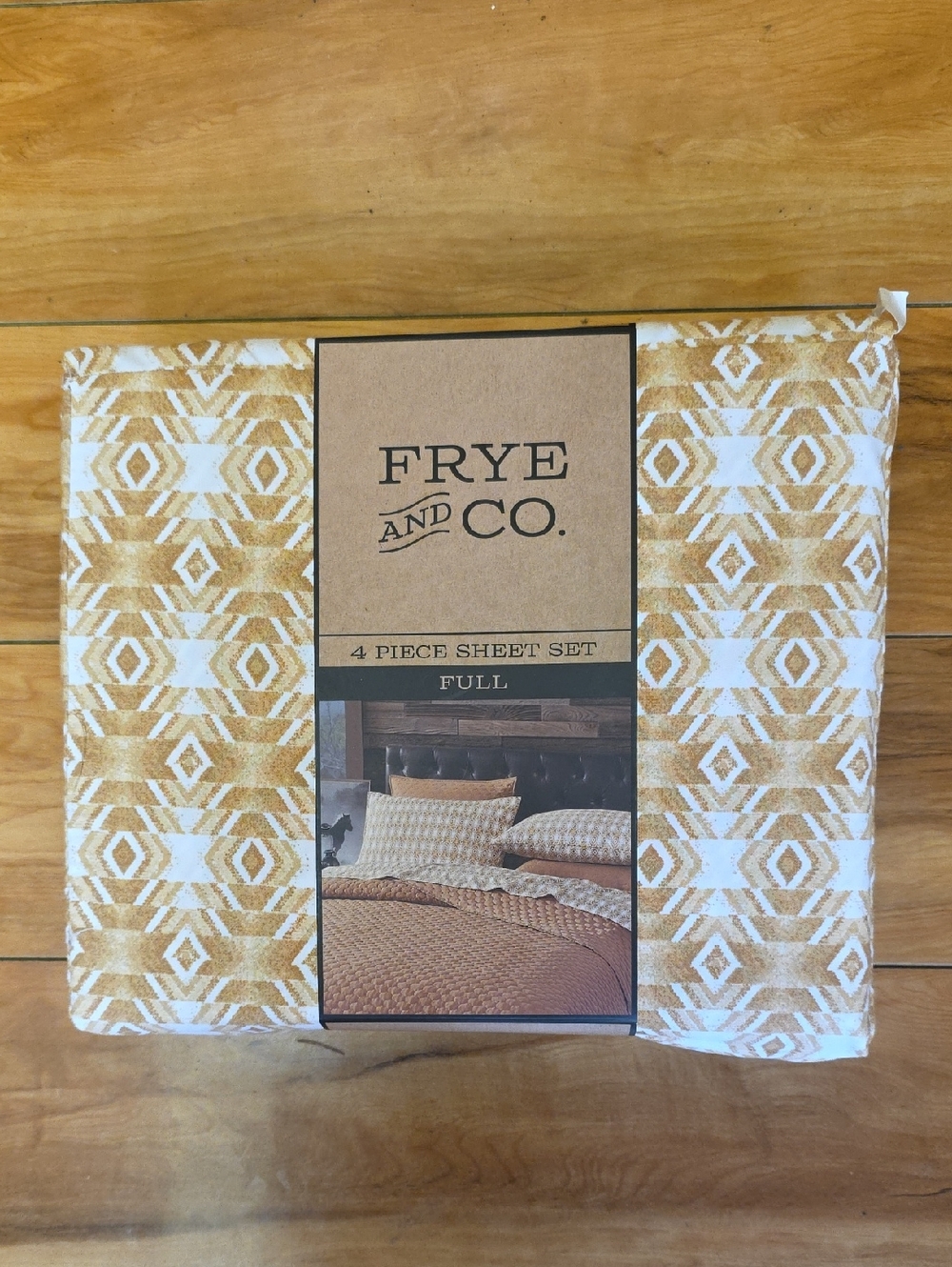 Frye and Co. NEW 4-piece Full Size Sheet Set Yellow White Geometric Aztec